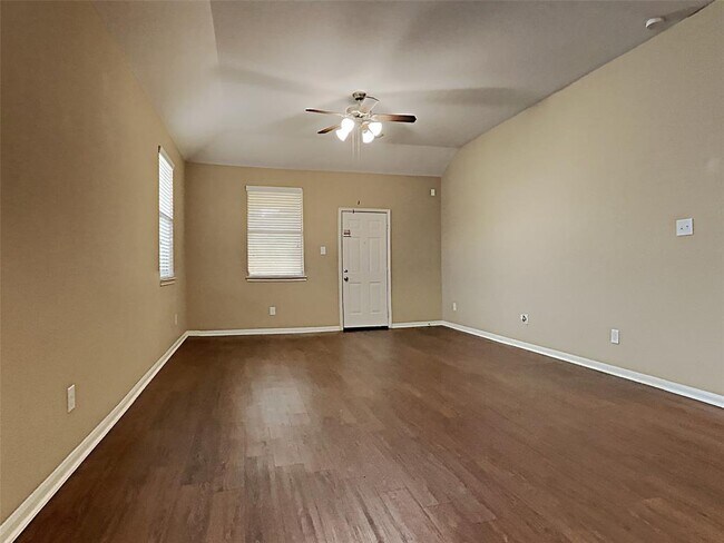 Foto del edificio - 2324 Shady Tree Ln
