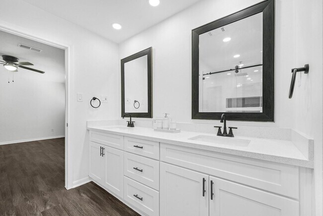 Foto del edificio - 2908 Camelot Ln