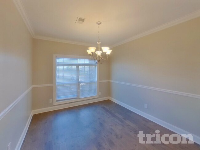 Building Photo - 5105 Cloverhill Dr