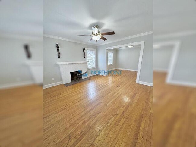 Building Photo - Amazing Top Floor 2bedroom w/Den Plaza Con...