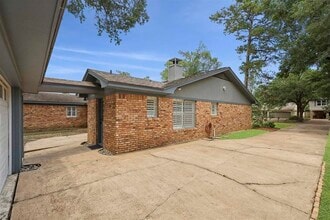 Building Photo - 1135 Ivy Ln