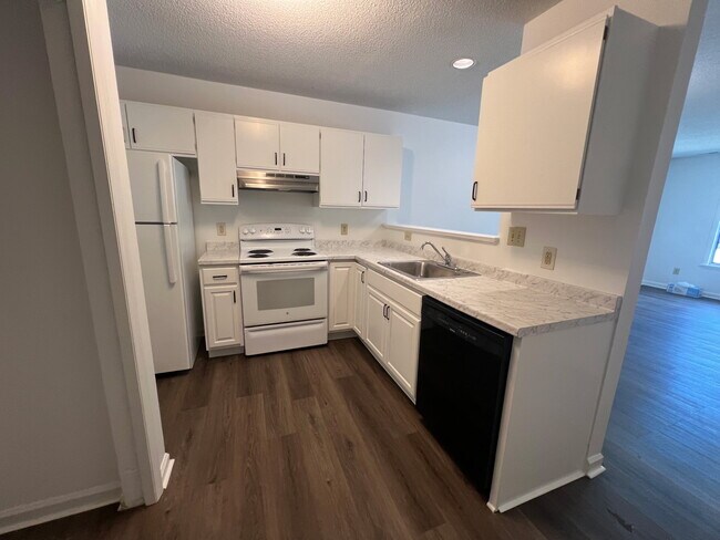 Foto del edificio - South Raleigh Renovated Duplex