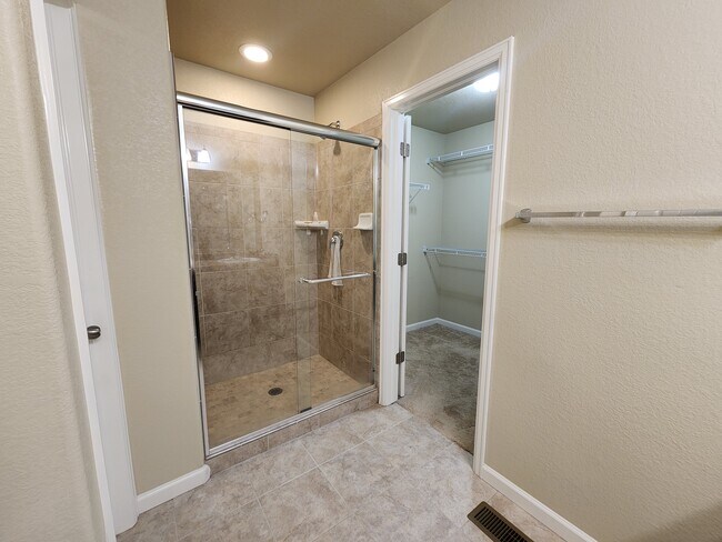 Foto del edificio - 6596 Emerald Isle Hts