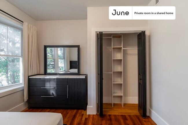 Building Photo - Room in Shared 5 bed/2 bath home in Roxbury