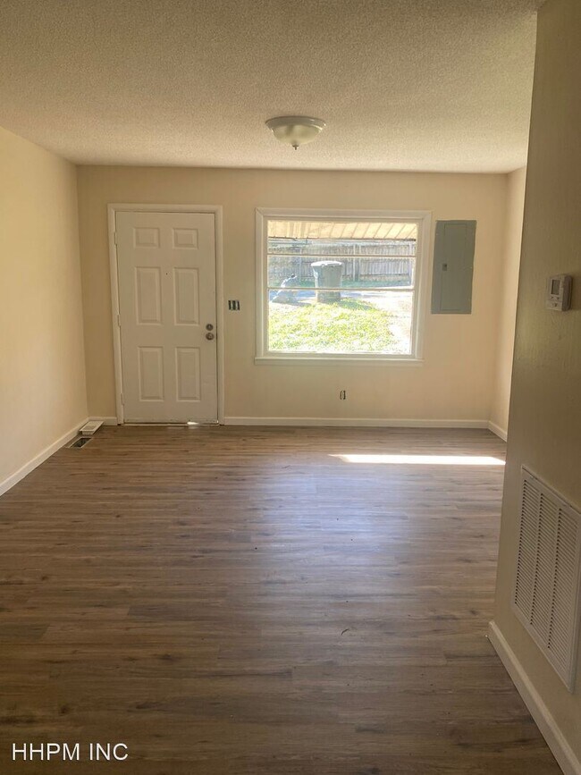 Building Photo - 4 br, 1 bath House - 717 High St