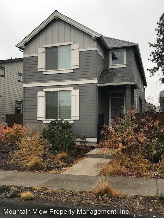 3 br, 2.5 bath House 20933 Sotra Loop House for Rent in Bend, OR