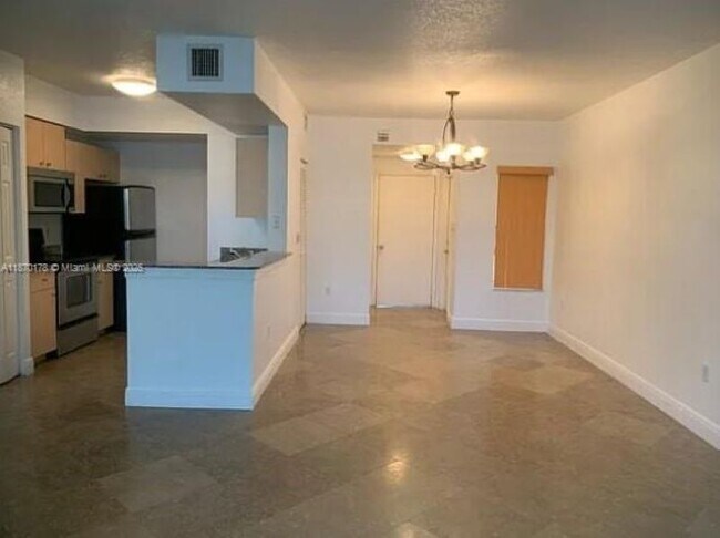 Foto del edificio - 2557 Centergate Dr