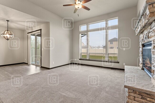 Building Photo - 4025 W Homeward Bound Blvd