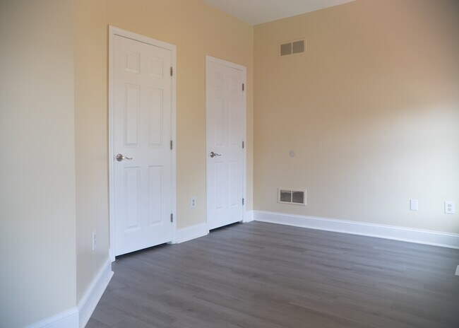 Building Photo - 1121 B St