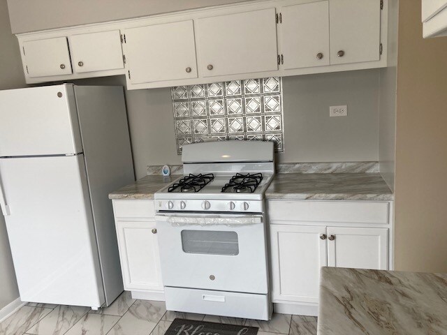 kitchen - 2217 E 100th St