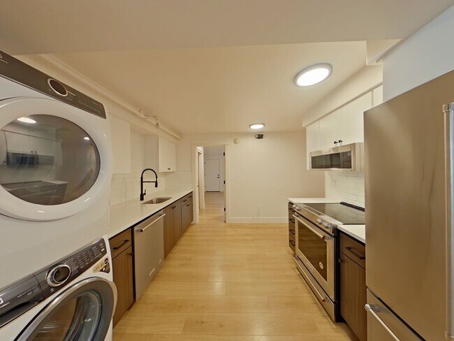 Foto del edificio - 685-695 East 16th Alley