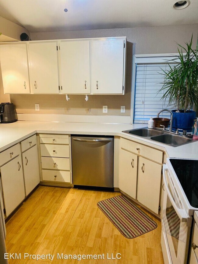 Building Photo - 3 br, 2 bath House - 1411 SE 152nd Court