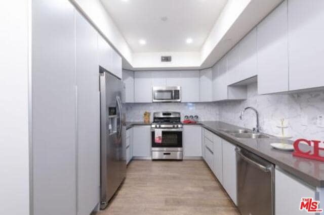 Primary Photo - 1439 Tamarind Ave