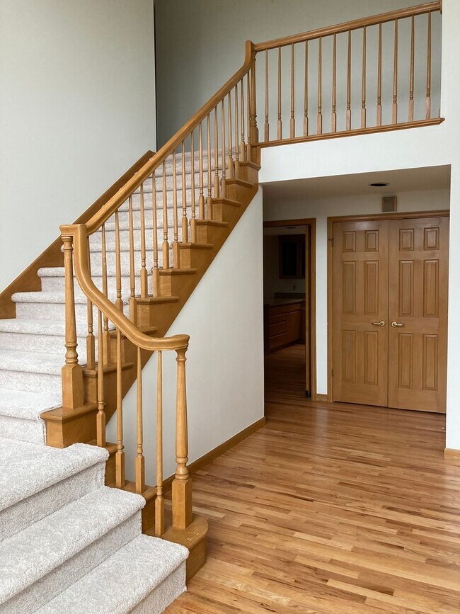 Building Photo - 3bd/3.5ba in Summit Executive Neighborhood