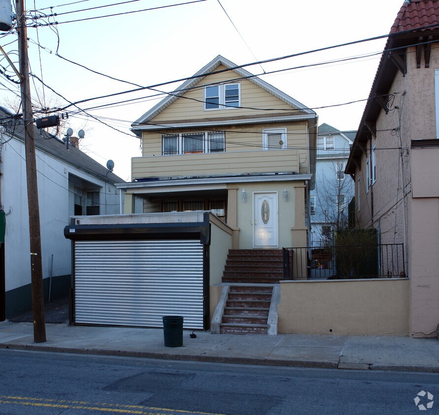 Building Photo - 6 Cebra Ave
