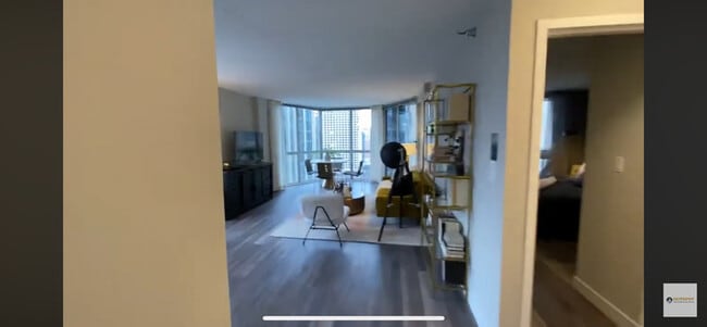 Building Photo - 40 E Delaware Pl