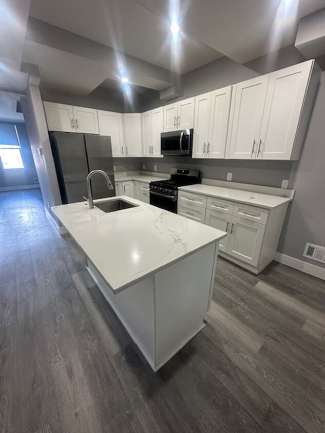 Foto principal - Stunning Fully Remodeled Home in Friendshi...