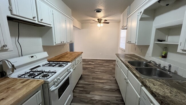 Building Photo - 2221 Candy Ln