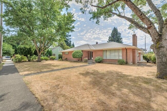 Building Photo - 3 Bedroom Single Level