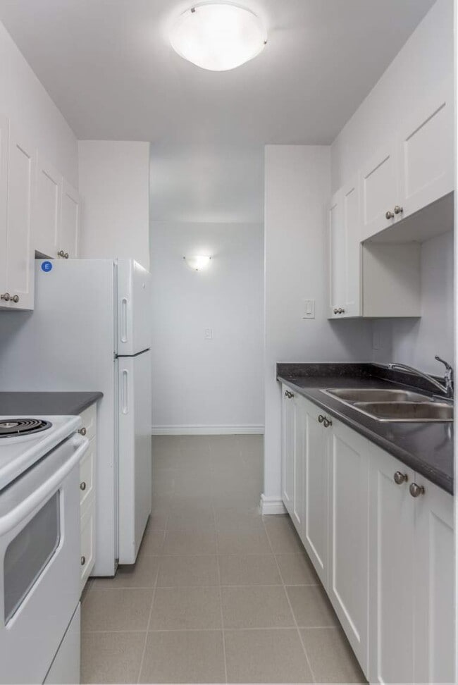 Building Photo - Westdale Apartments