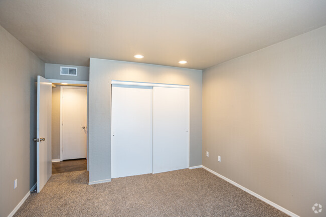 2BR, 1BA - 940 SF - Hidden Hills Apartments