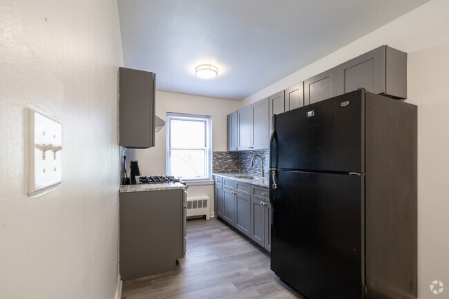 2BR, 1BA - 800SF - Kitchen - Rutgers Arms