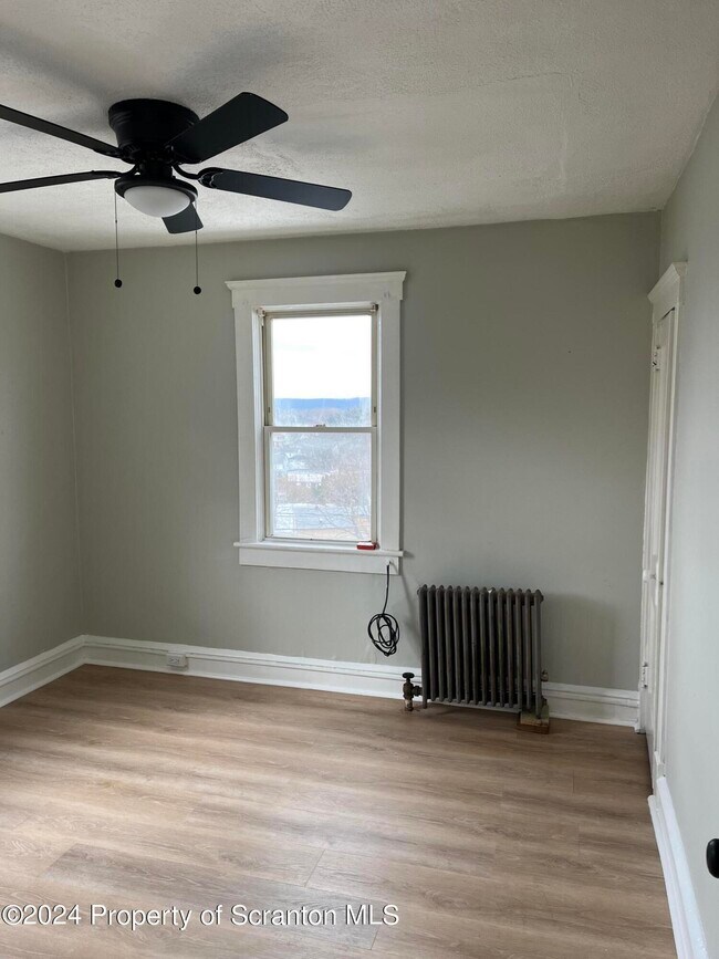 Foto del edificio - 12 W Germania St