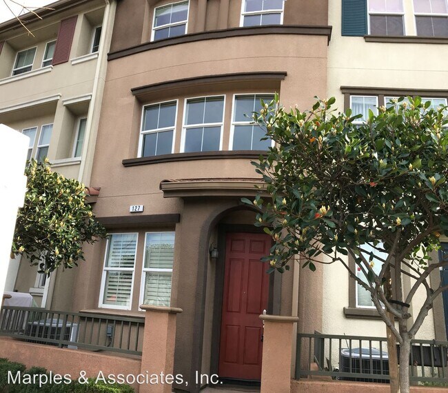Building Photo - 3 br, 3.5 bath House - 127 Burbank Street