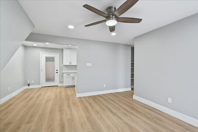 Foto del edificio - 3107 E 13th St