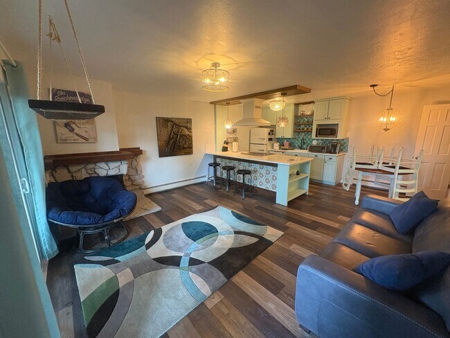 Foto del edificio - Stylish Ground Level Condo 2 Bedroom 2 Bath!