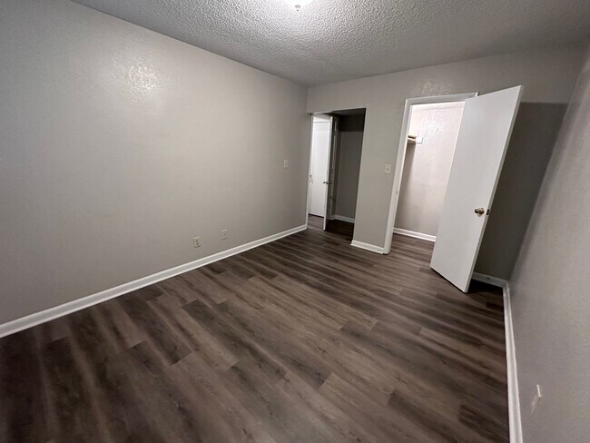 Foto del edificio - $695 - Accepting SECTION 8/ Housing Voucher 3 bedroom / 1 bathroom - Newly remodeled Apartment