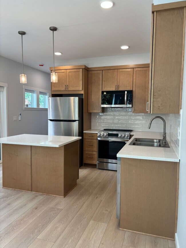 Foto del edificio - 2 Bed 2.5 Bath New-Construction Duplex