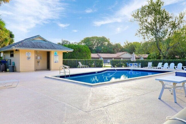 Foto del edificio - 9440 Meadowood Dr