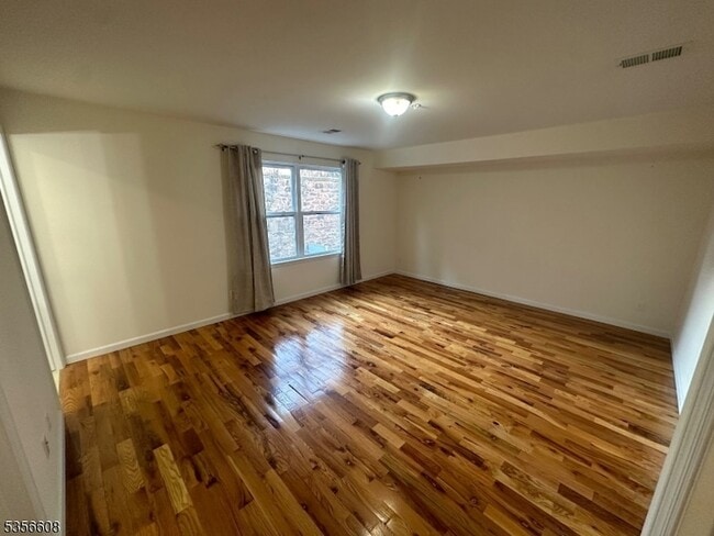 Building Photo - 283-285 Morris Avenue Unit