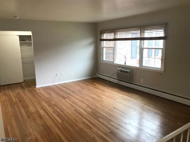 Foto del edificio - 506 Pitney Pl