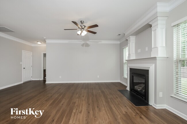 Foto del edificio - 4476 Redfern Pl