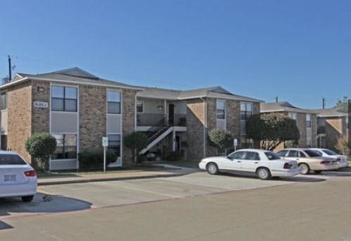 Building Photo - 1300 Village Garden Dr