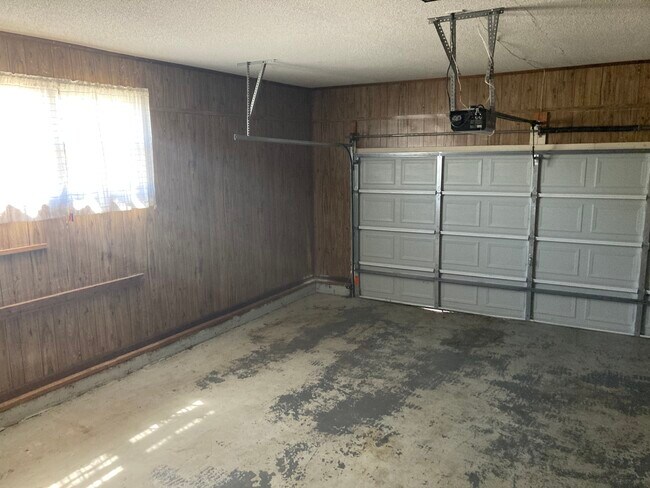 Garage - 11702 Highway 231 431 N