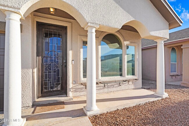 Building Photo - 3768 Loma Adriana