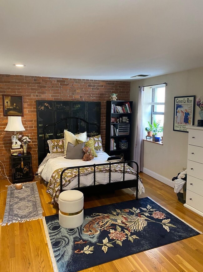 Main Bedroom (1 of 2) - 87 Gainsborough St Apartment
