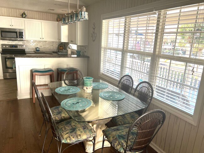 Foto del edificio - Pet Friendly, Furnished 4 Bedroom, 3 Bath ...