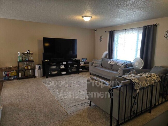 Foto del edificio - 4800 King Arthur Way