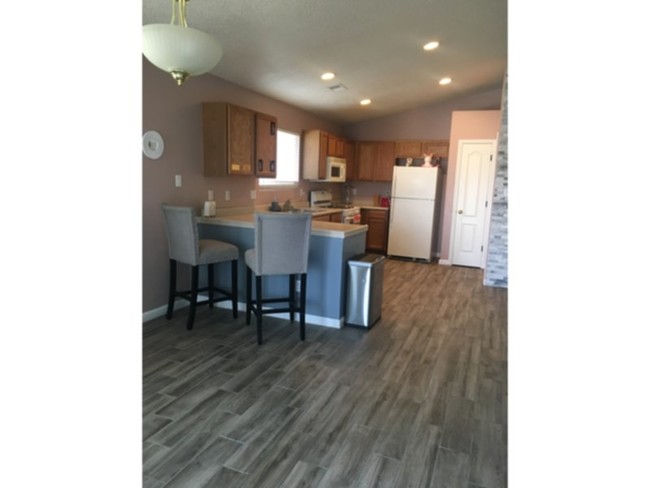 Building Photo - 2604 Silver Star Dr SW