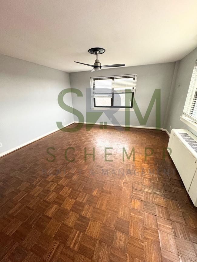 Building Photo - Updated 2BR/2BA on Bardstown Road with all utilities included now available!