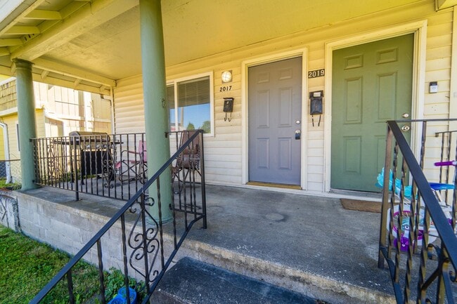 Foto del edificio - 3 bd/1 ba Duplex in Tacoma - $1,700