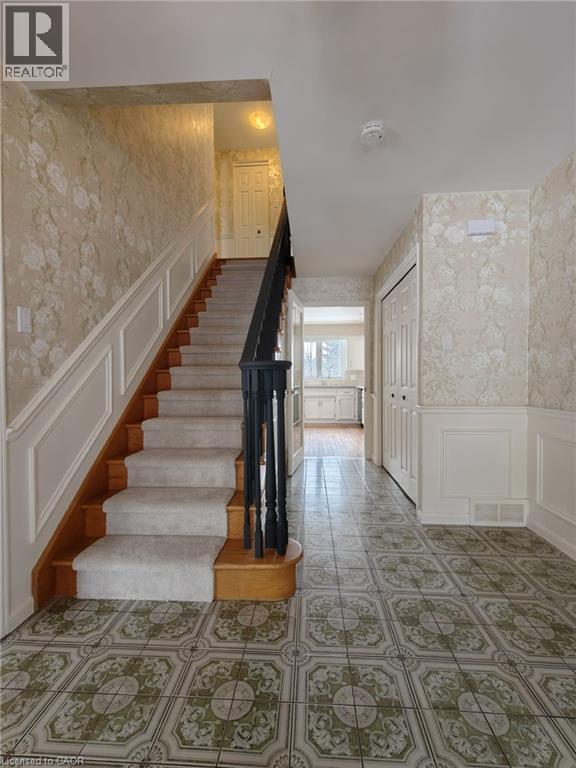 Building Photo - 362 Pommel Gate Crescent