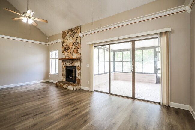 Foto del edificio - 4137 Rollingwood Ct