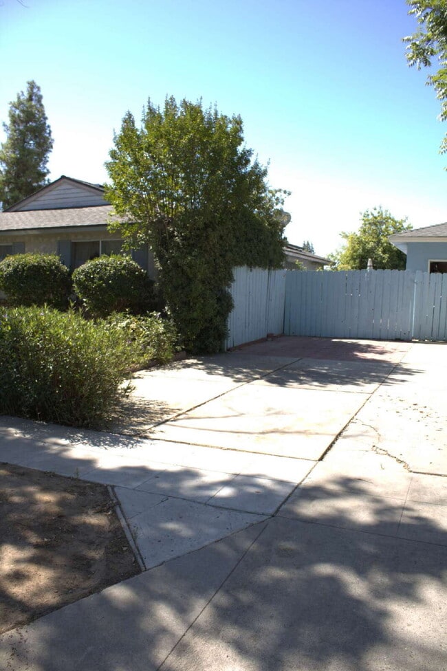 Building Photo - 1 Bed/1 Bath Studio for Rent! 1 Mile from ...