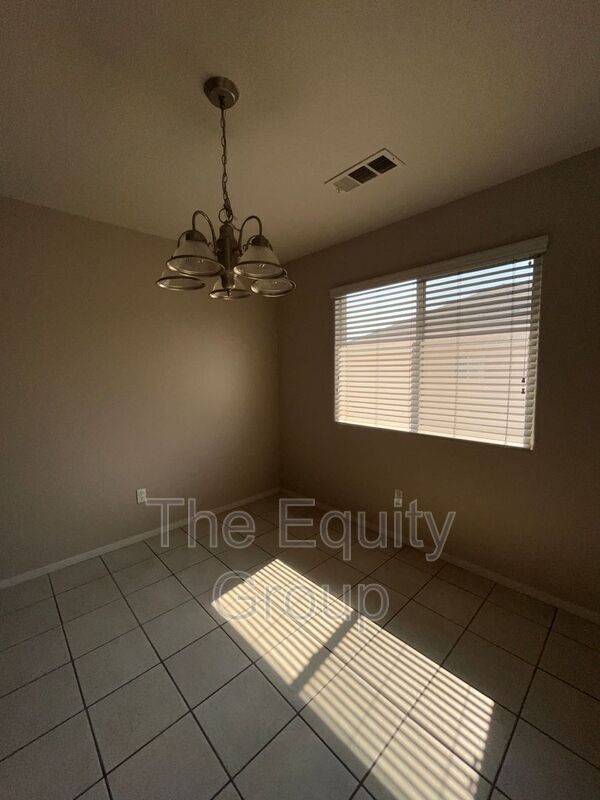 Foto del edificio - 2521 W Lark Ave