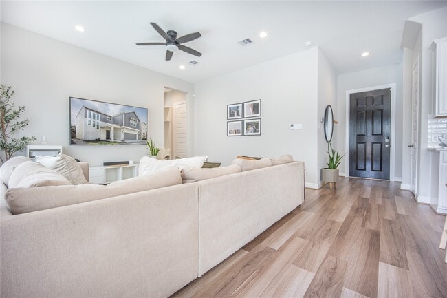 Building Photo - 9907 Prairie Silo Ln